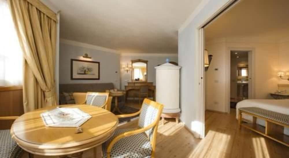 Alpen Suite Hotel Мадона ди Кампильо Екстериор снимка