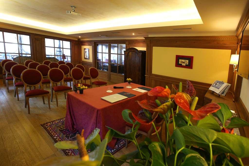 Alpen Suite Hotel Мадона ди Кампильо Съоръжения снимка