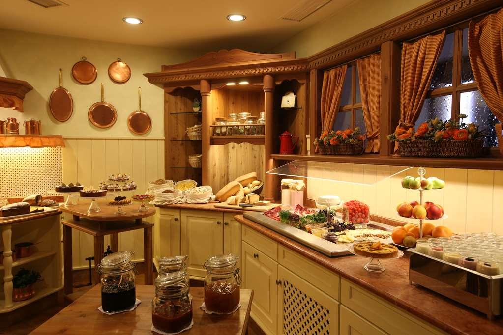 Alpen Suite Hotel Мадона ди Кампильо Ресторант снимка