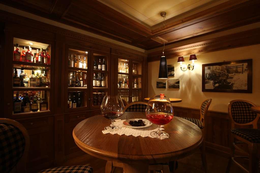 Alpen Suite Hotel Мадона ди Кампильо Ресторант снимка