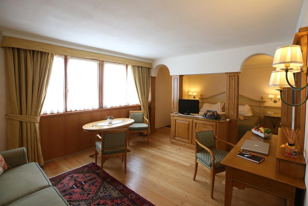 Alpen Suite Hotel Мадона ди Кампильо Екстериор снимка