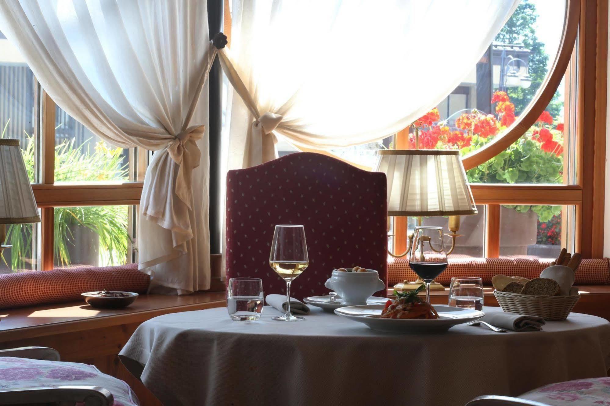 Alpen Suite Hotel Мадона ди Кампильо Екстериор снимка