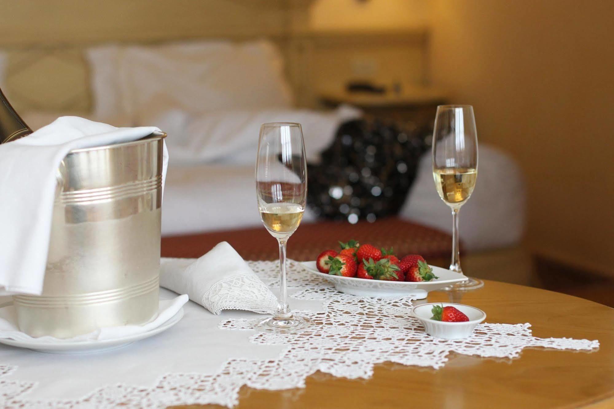 Alpen Suite Hotel Мадона ди Кампильо Екстериор снимка